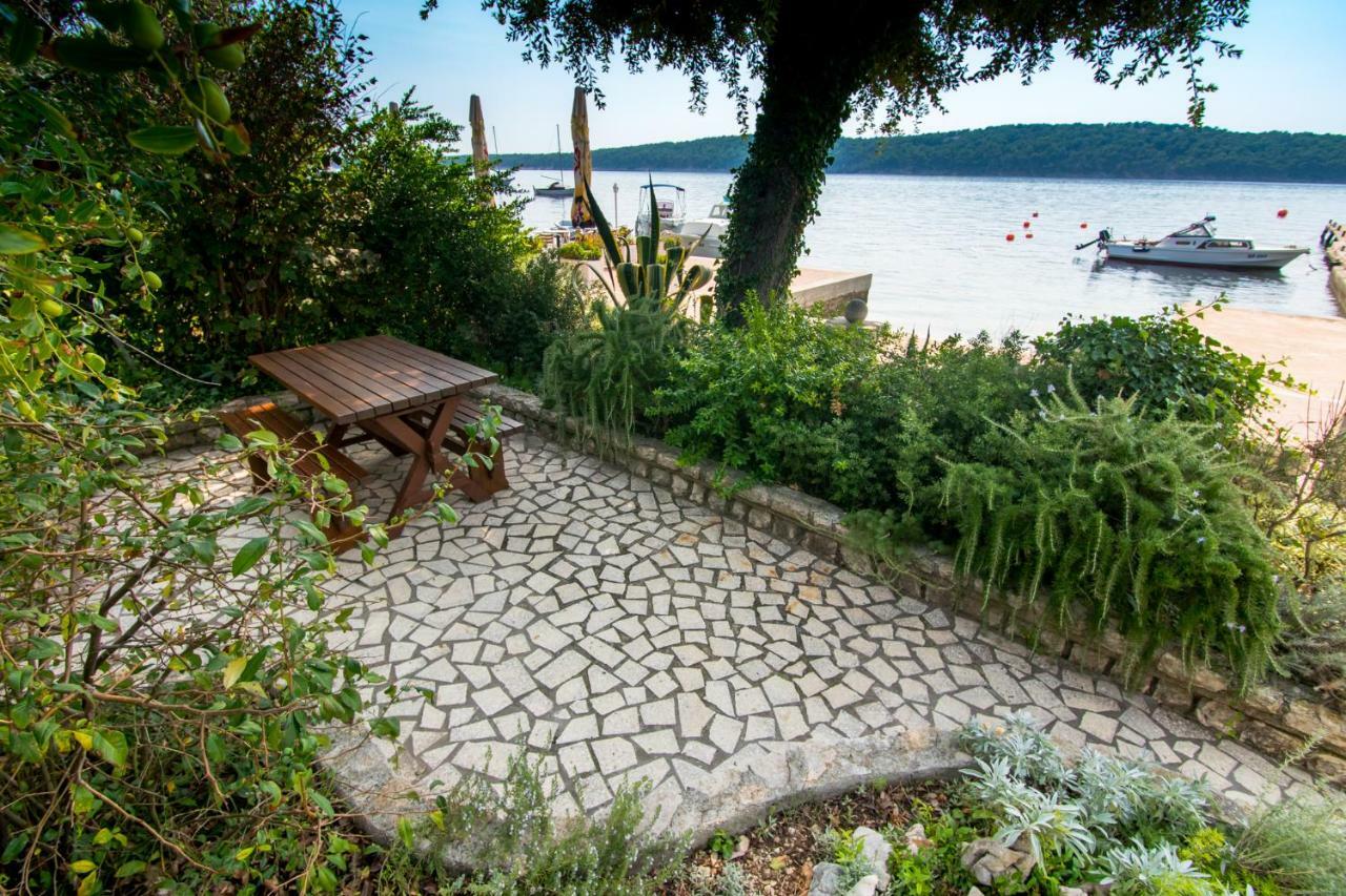 Apartments Picolo Paradiso Miljenko Debelic Barbat na Rabu Экстерьер фото